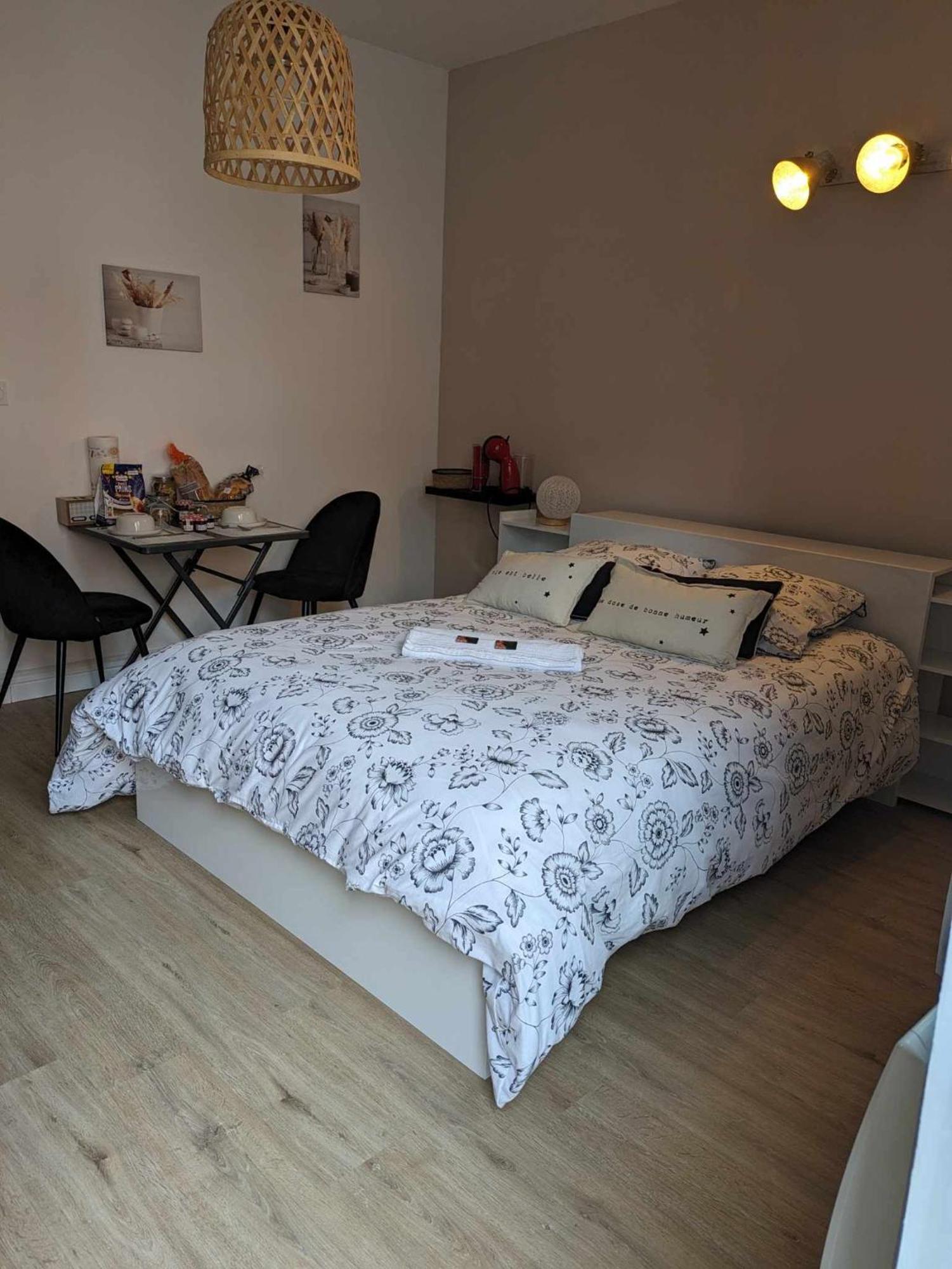 Chez Cerise Bed & Breakfast Tournay Dış mekan fotoğraf